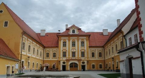 Augustiniánský klášter Borovany