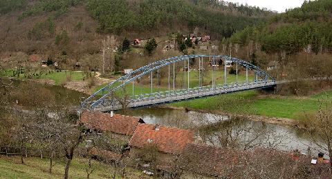 Skryje
