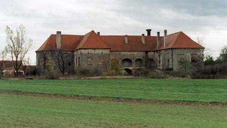 Tvrz Valeč