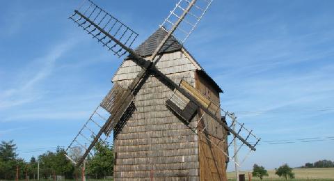 Větrný mlýn v Cholticích 